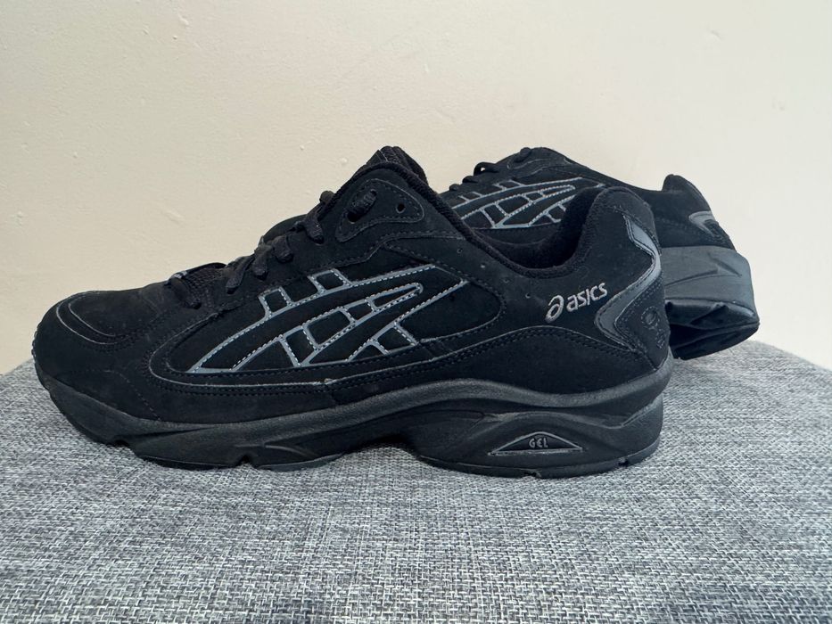 Мъжки маратонки ASICS.