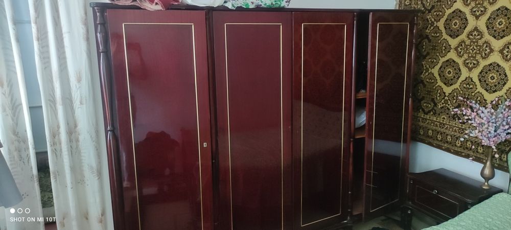 Продам спальный гарнитур