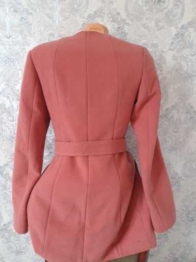 Продам пальто 40-42 размер