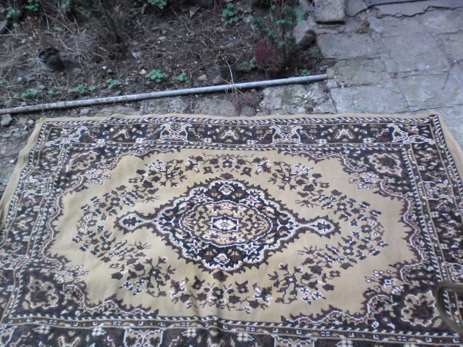 Продавам стари антика килими два