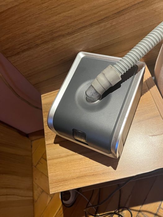 Апарат за сънна апнея с овлажнител употребяван