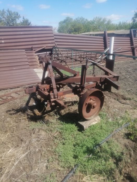 Плуг двухкорпусной