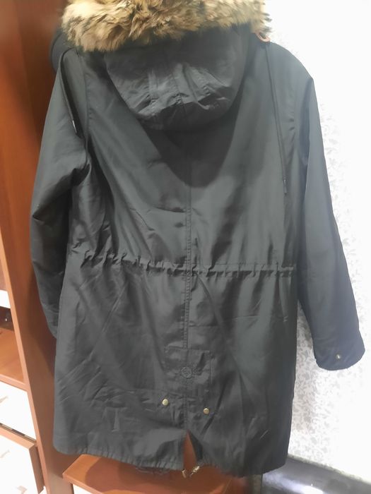 Продам парку куртку 5000