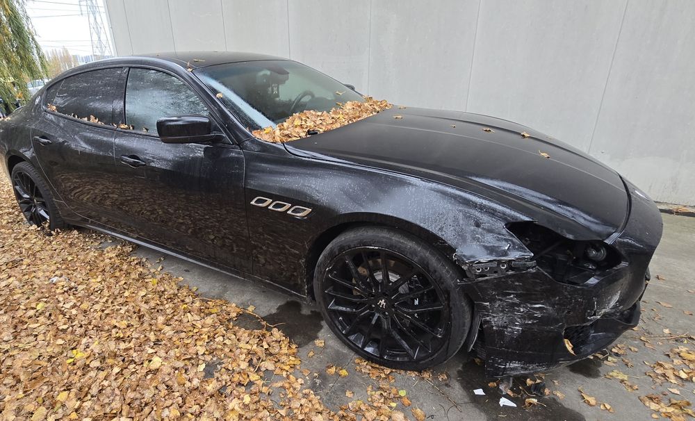 Vand Maserati quattroporte S ușor avariat