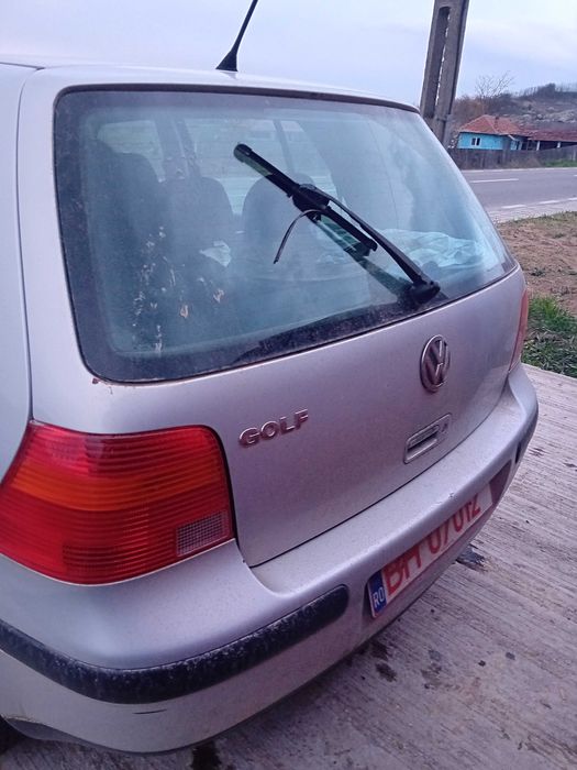 Mașină mica și ușoară de condus cu mici defecte