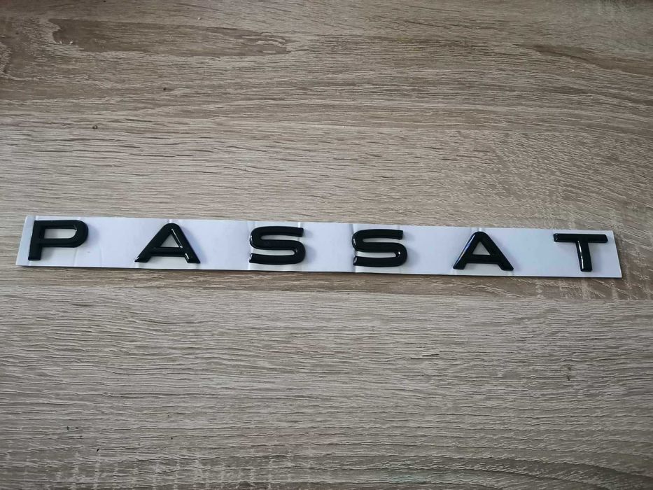 черен надпис Volkswagen Passat нов шрифт