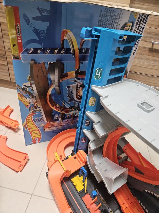 Hot wheels garaj