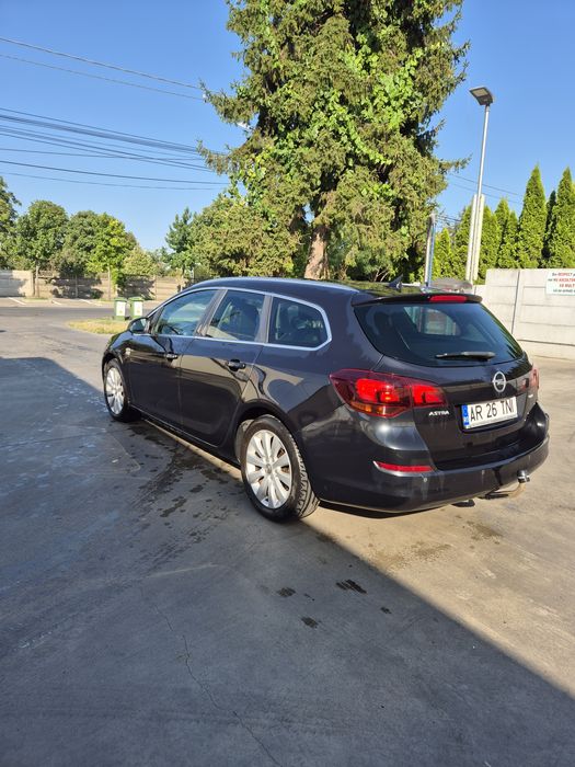 Vând Opel Astra J