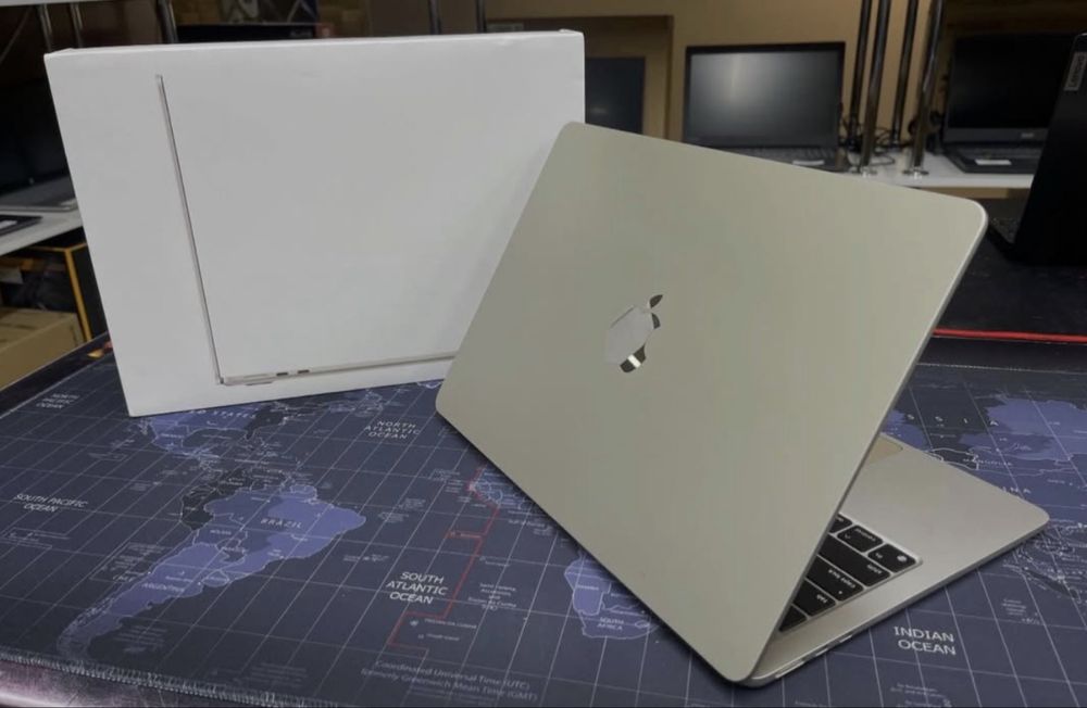 Ноутбук Apple MacBook Air M2 2022 /8GB/256GB/Retina/370