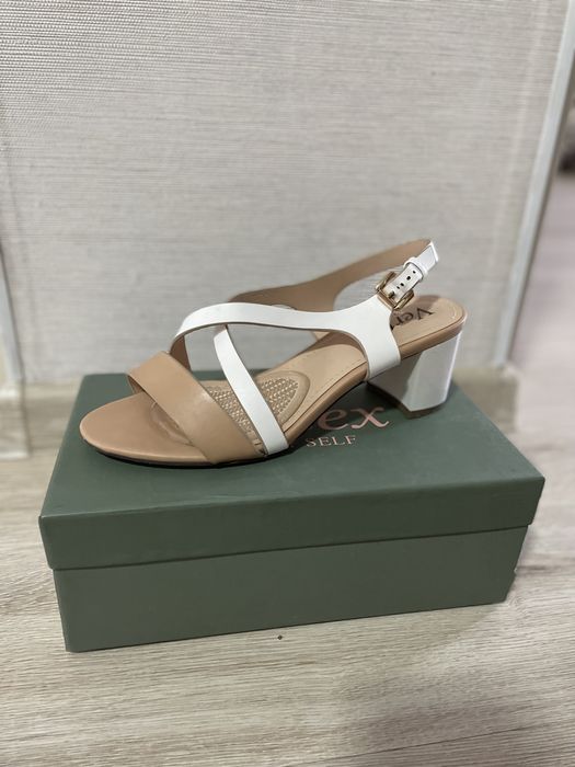 Продаю новую босоножки