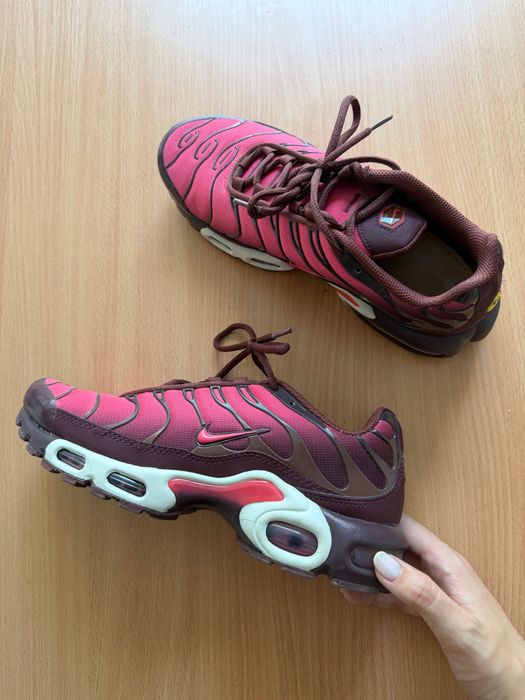 NIKE Air Max Plus