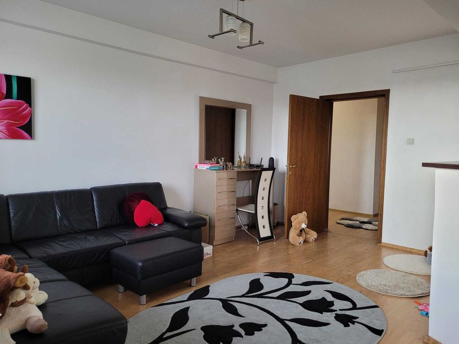 Apartament 3 camere decomandat, ultracentral Caracal, 85 mp, centrală proprie, curte privată, parcare acoperită - Proprietar