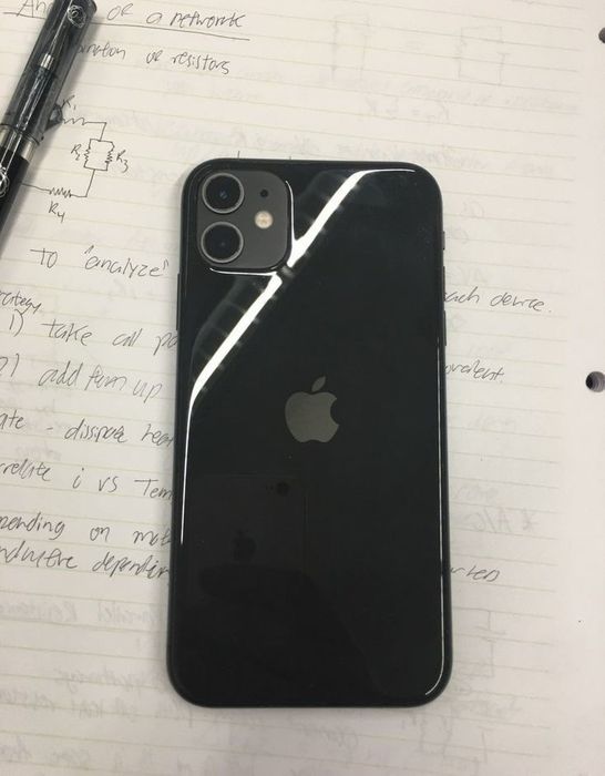 iPhone 11 с коробкой