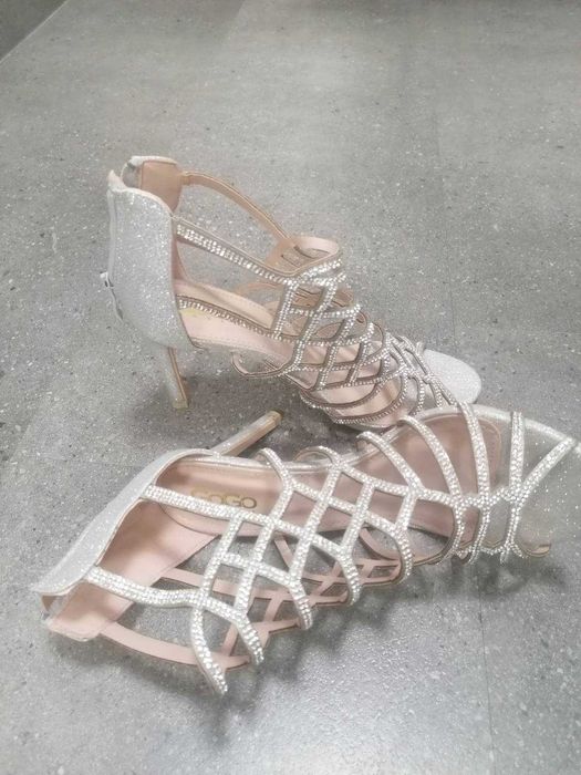 Официални сандали за специални поводи