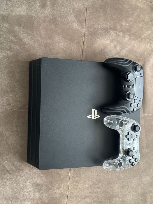 Play Station 4 Pro+două controllere