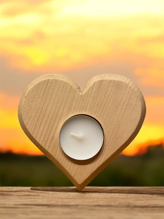 Ръчно изработени свещници от дърво