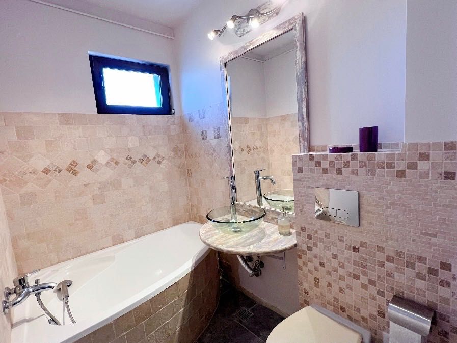 OCAZIE! Garsonieră spațioasă 42 mp,, decomandată și renovată recent, intersecția Titan, 2 min. metrou Titan și 2 min. parcul IOR. Direct proprietar.