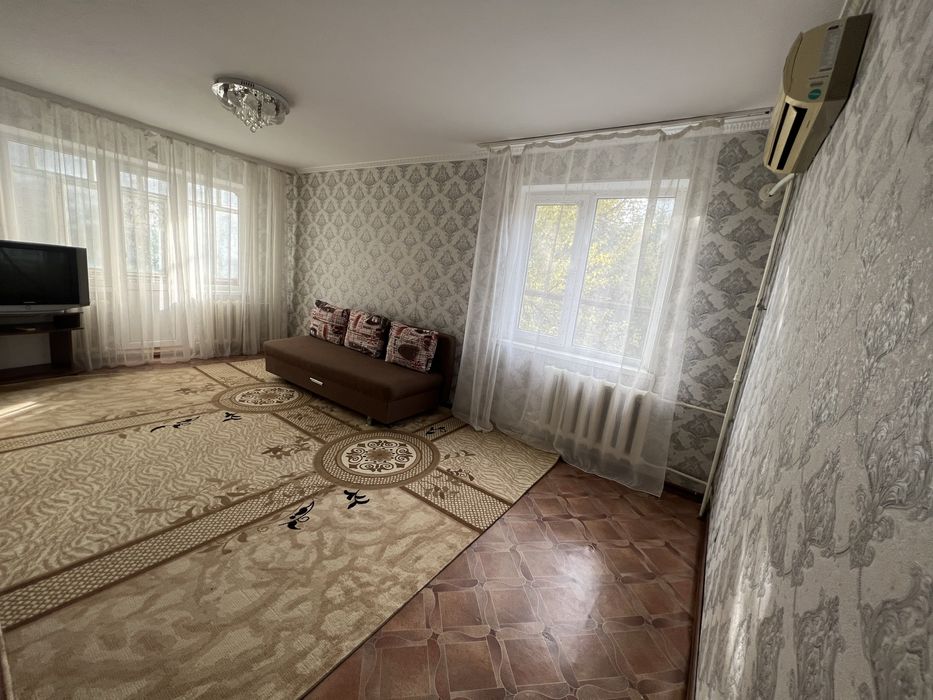 Продам 2 комн кватриру центр срочно
