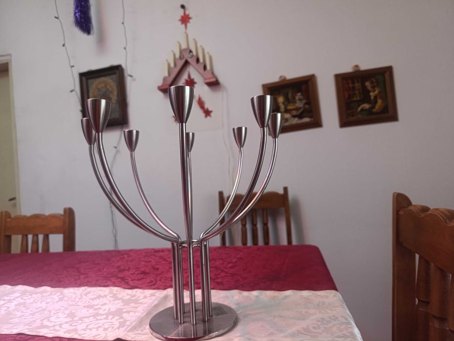 Свещник, масивен от тежък метален за 8свещи.