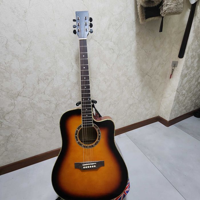 Продам акустическую гитару 41 размер 6 струная