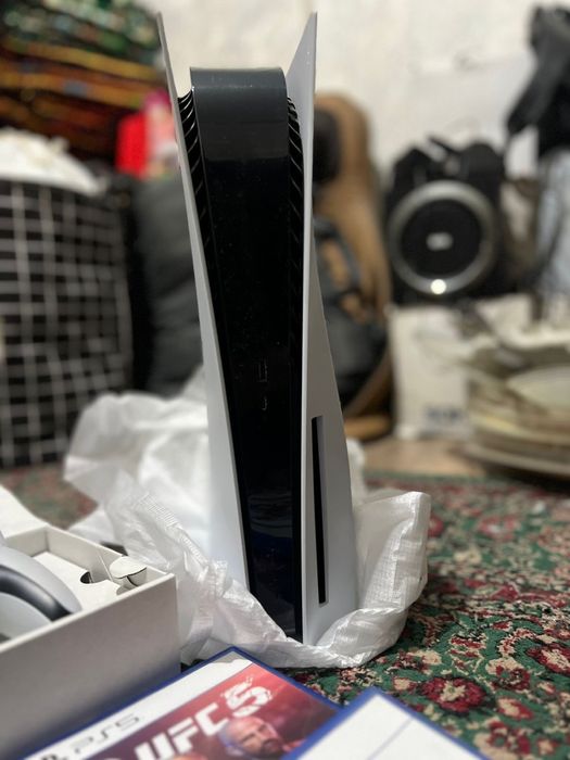 Продается PS5  825гб