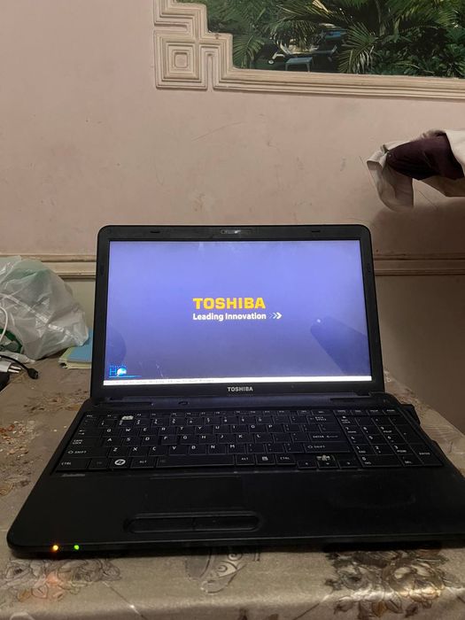 Toshiba noutbuk sotiladi.