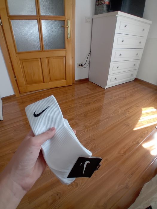 Air Jordan 4 noi + o pereche de șosete