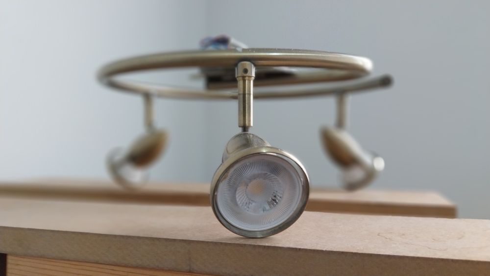 Лампа за подходяща за  таван