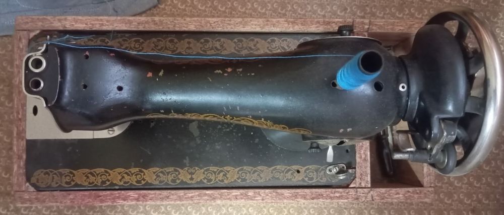 Продам швейную машинку