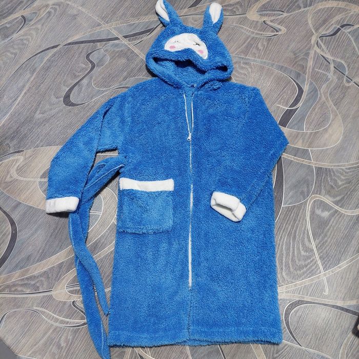Продам халат на 5-7 лет