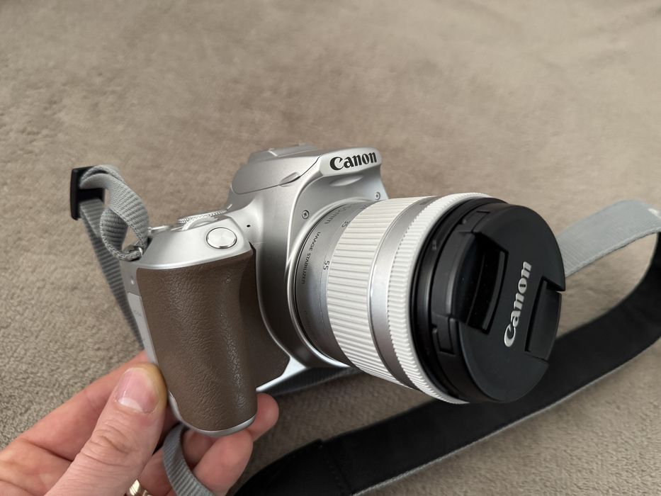 Camera foto DSLR Canon 250D Silver 24MPx