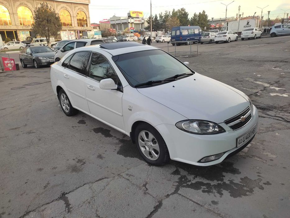 Lacetti 1.6 avtomat. Polni jentra qilingan.