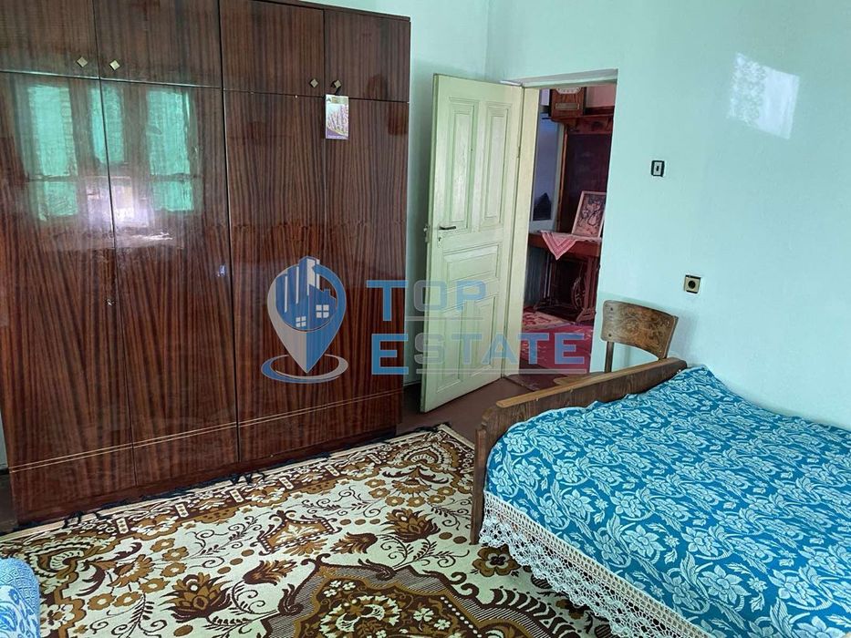 Двуетажна тухлена къща в село Буря, област Габрово