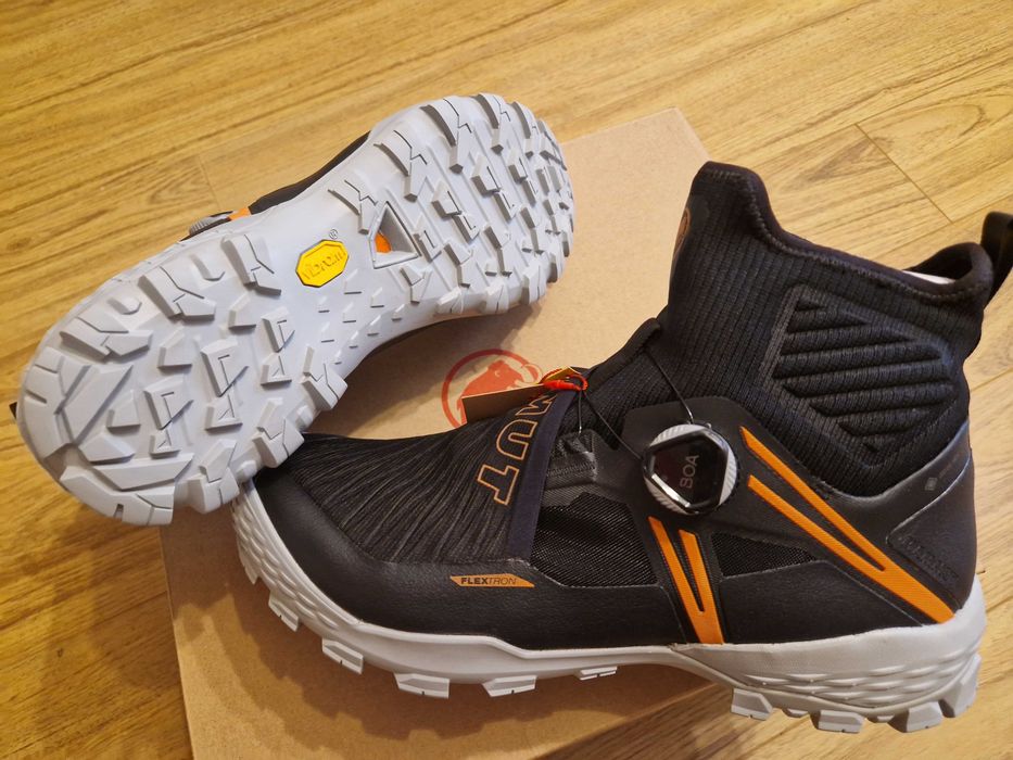 Ghete trail Mammut Goretex, waterproof, noi, in cutie,munte,iarna,tura