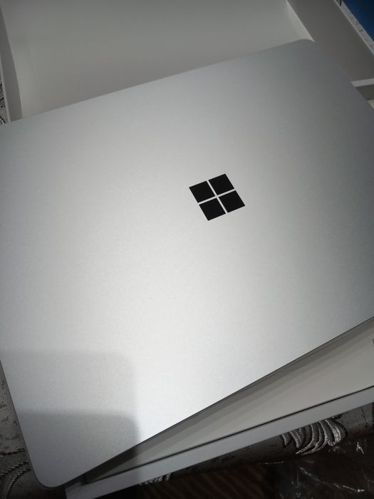 Laptop Microsoft Surface,7'th Edition.nou.