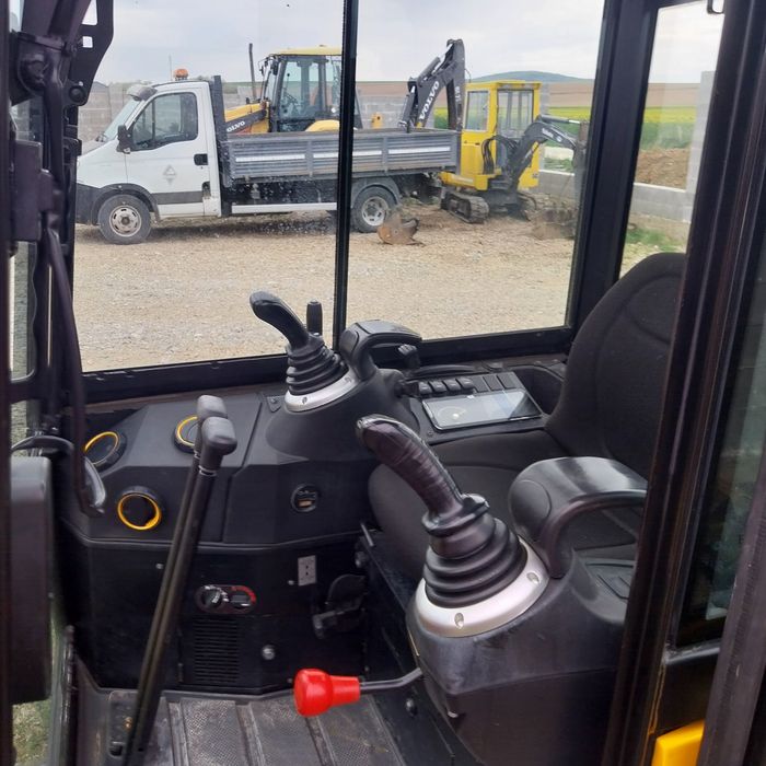 Miniexcavator jcb 2t