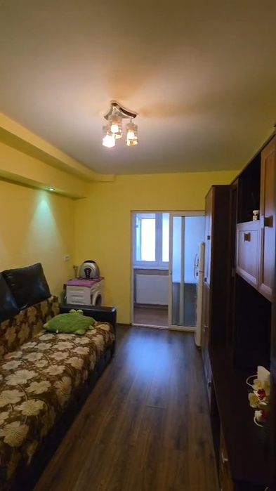 Închiriez garsoniera