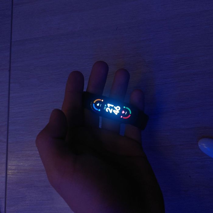 Продам mi bend 6