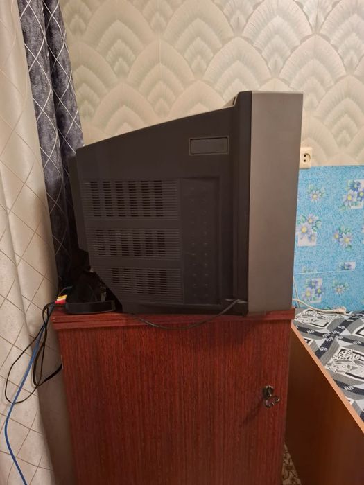 Телевизор LG в рабочем состоянии