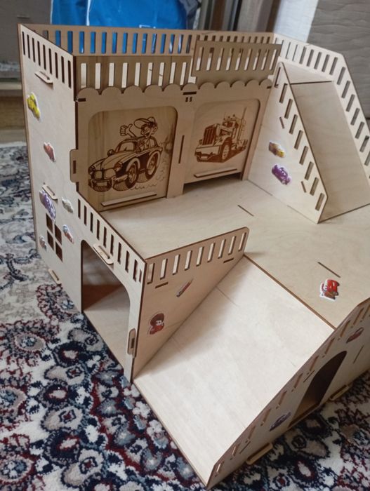 Продаю деревянный гараж.