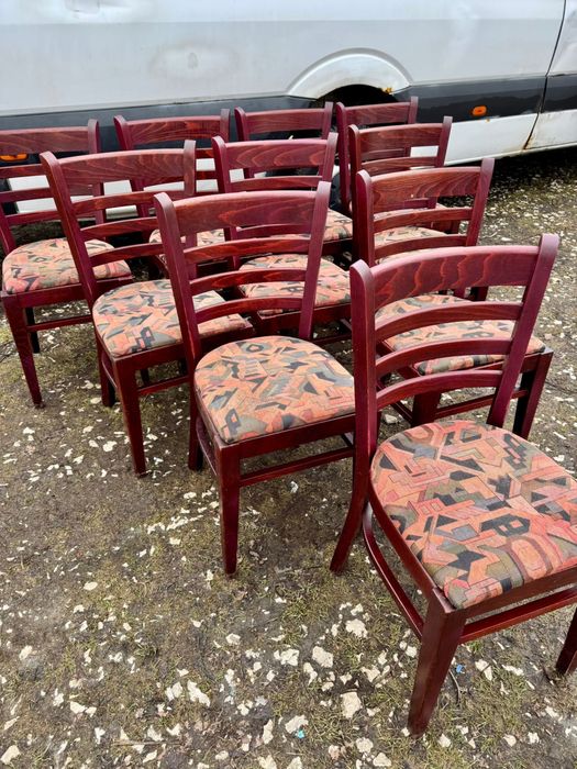 Scaune din lemn tapitate