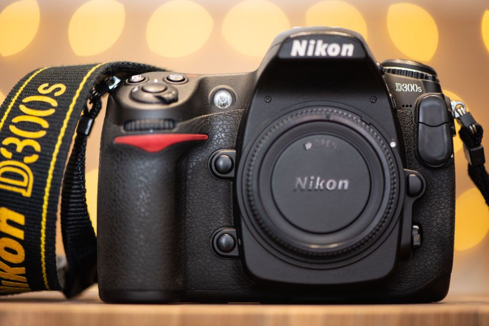 Nikon D300s + 50mm и аксесоари Никон