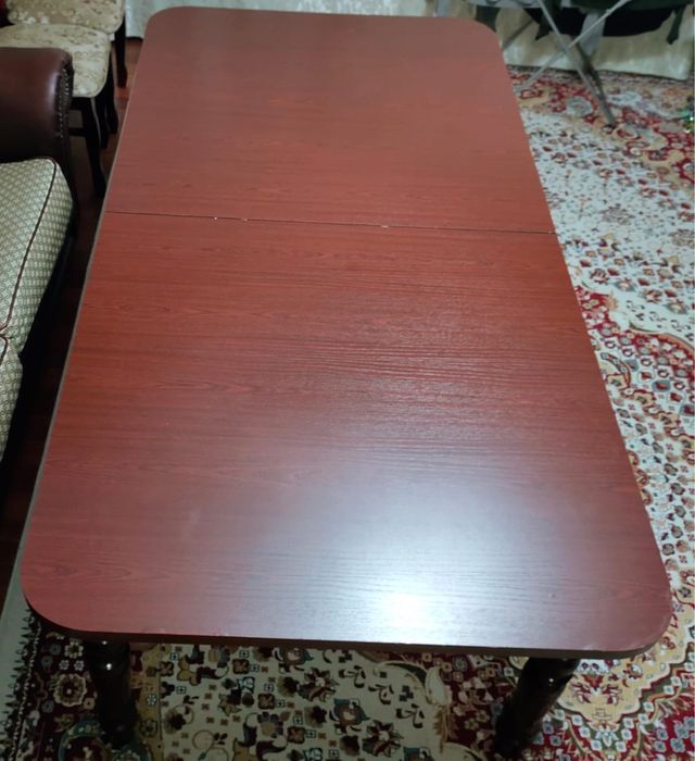 Стол для гостиной