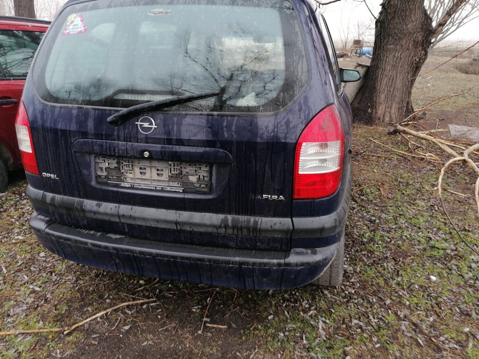 Опел зафира на части