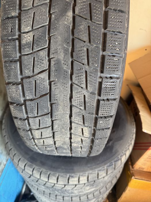 Продам зимние шины с дисками 31’ 265/70/R15
