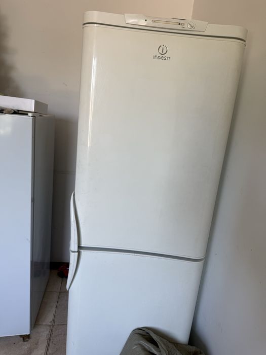 Холодильник.     .