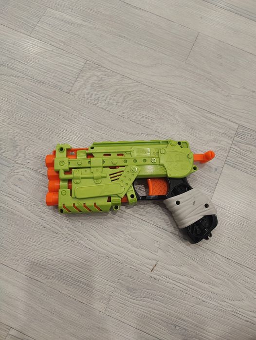 Vând pistoale Nerf