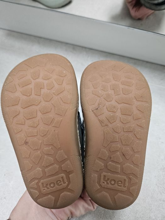 Боси обувки Koel с вълна 23 номер