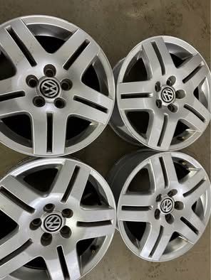 Set jante aliaj pe 15 originale vw golf 4