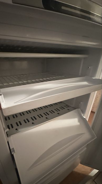 Морозильник Indesit морозильная камера